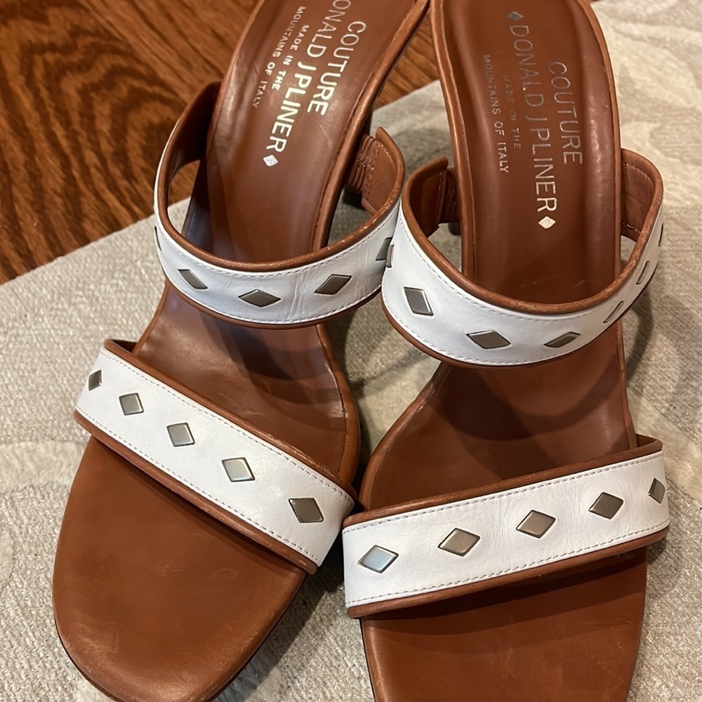 Donald J Pliner COUTURE “Nikki” leather studded slip on heel strap sandals 8 - Picture 3 of 14